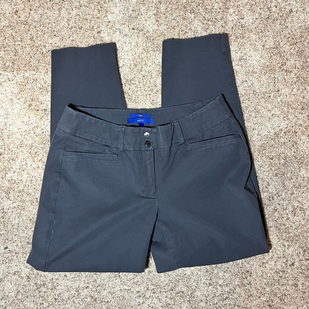 Apt 9 Gray Twill Stretch Capris. Size 8